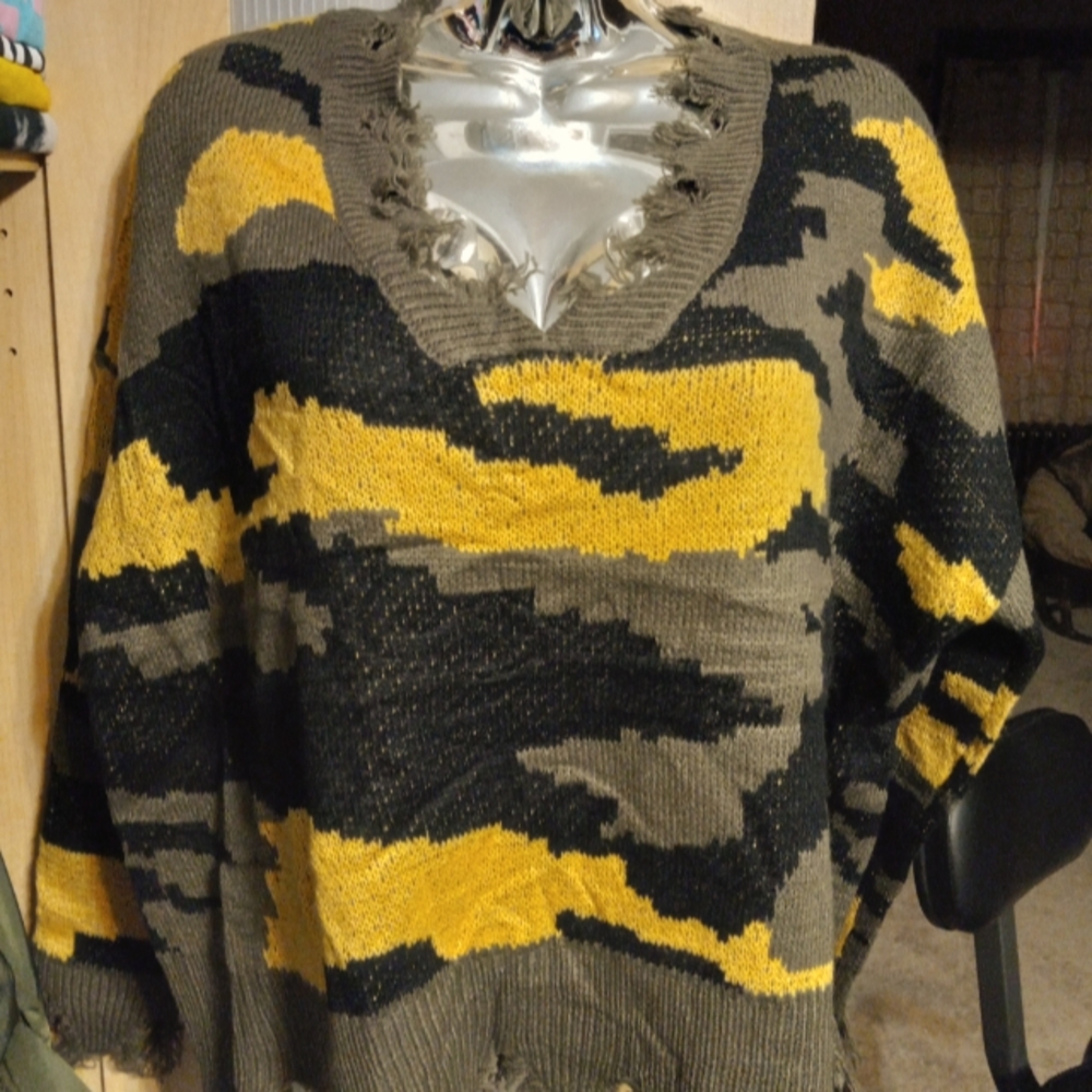 Camo destructed Sweater